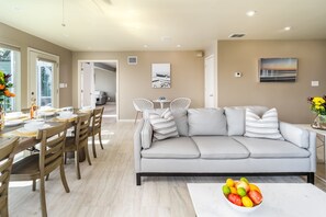 Smart TV, books, offices - Deep Cove Getaway | Concierge Services (Marble Falls)