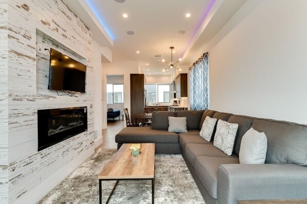 Smart-tv och eldstad