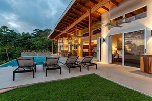 Outdoor pool - Perfect for multiple couples & families/luxurious/huge ocean view/gated/private (Uvita)