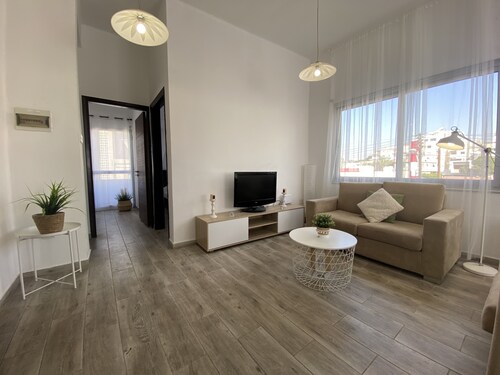 Modern Apartment Valentino GL144