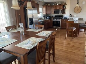 Dining - 3-bd/3-bth, short walk to Salisbury beach and center - Winter Rentals Available (Salisbury)