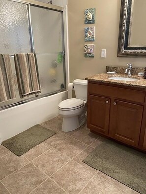Combined shower/bathtub, jetted bath - 3-bd/3-bth, short walk to Salisbury beach and center - Winter Rentals Available (Salisbury)