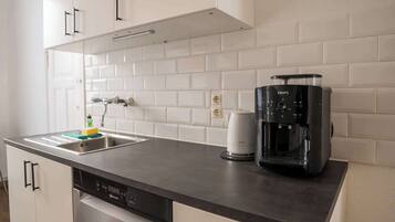 Fridge, stovetop, coffee/tea maker, toaster