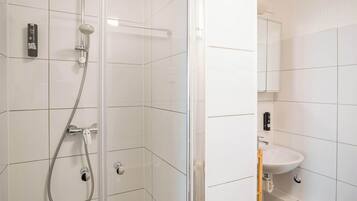 Bruser, hårtørrer, håndklæder