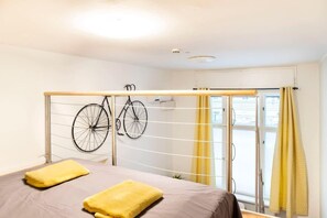 1 bedroom, iron/ironing board, WiFi, bed sheets - Loft Apart plus AC plus SelfCheckIn (Berlin)