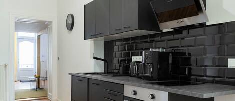 Réfrigérateur, four, plaque de cuisson, lave-vaisselle