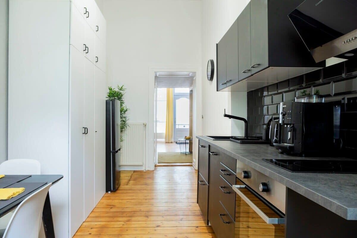 Fridge, oven, stovetop, dishwasher