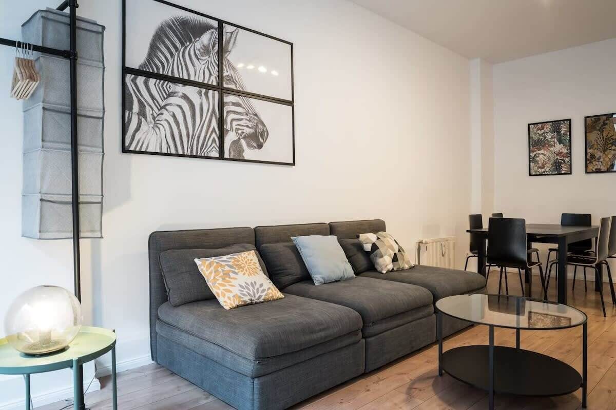 Een televisie en een kantoor