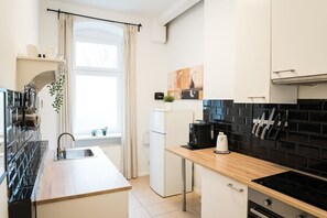 Kühlschrank, Ofen, Herdplatte, Geschirrspüler