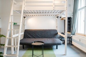 Flat-screen TV, offices - Shabby Chic plus Self CheckIn plus Free Street Parking (Berlin)