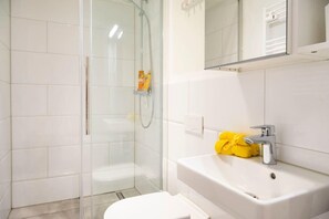 Bruser, hårtørrer, håndklæder