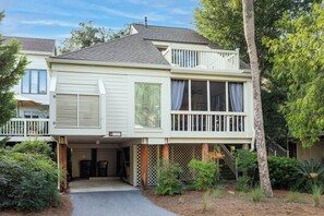 Exterior - 3BR End Unit Spinnaker w/ Beach Boardwalk Access Across Street! Amenity access included! (Seabrook Island)