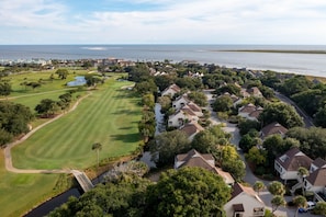 A coastal residential area with houses, a golf course, and a beach. - 3BR End Unit Spinnaker w/ Beach Boardwalk Access Across Street! Amenity access included! (Seabrook Island)