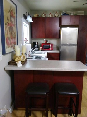 雪櫃、微波爐、焗爐、爐具