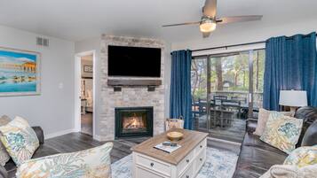 Télévision, cheminée