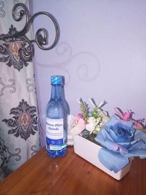 Combined shower/bathtub