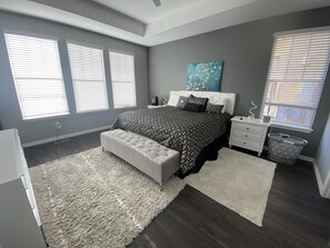 4 bedrooms, desk, iron/ironing board, free WiFi