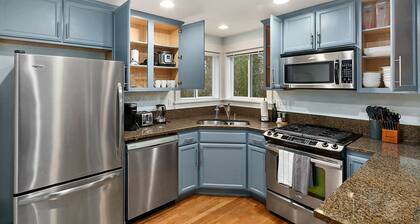 Perch - Aurora Abode: Walk to Space Needle | Pet & Family | Parking