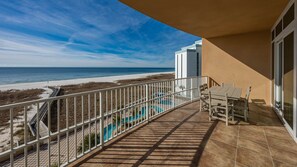 تناول الطعام بالخارج