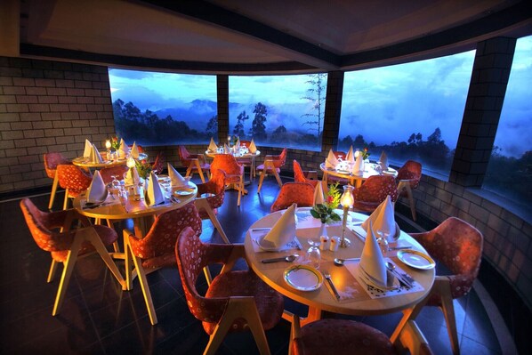 Dining - Fort Munnar (Devikolam)