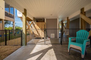 Property grounds - Beach 45: Large, Modern Home Situated on the Davis Canal, Around 500 Feet to Bea (Oak Island)