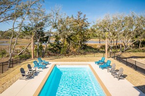 A heated pool - Beach 45: Large, Modern Home Situated on the Davis Canal, Around 500 Feet to Bea (Oak Island)