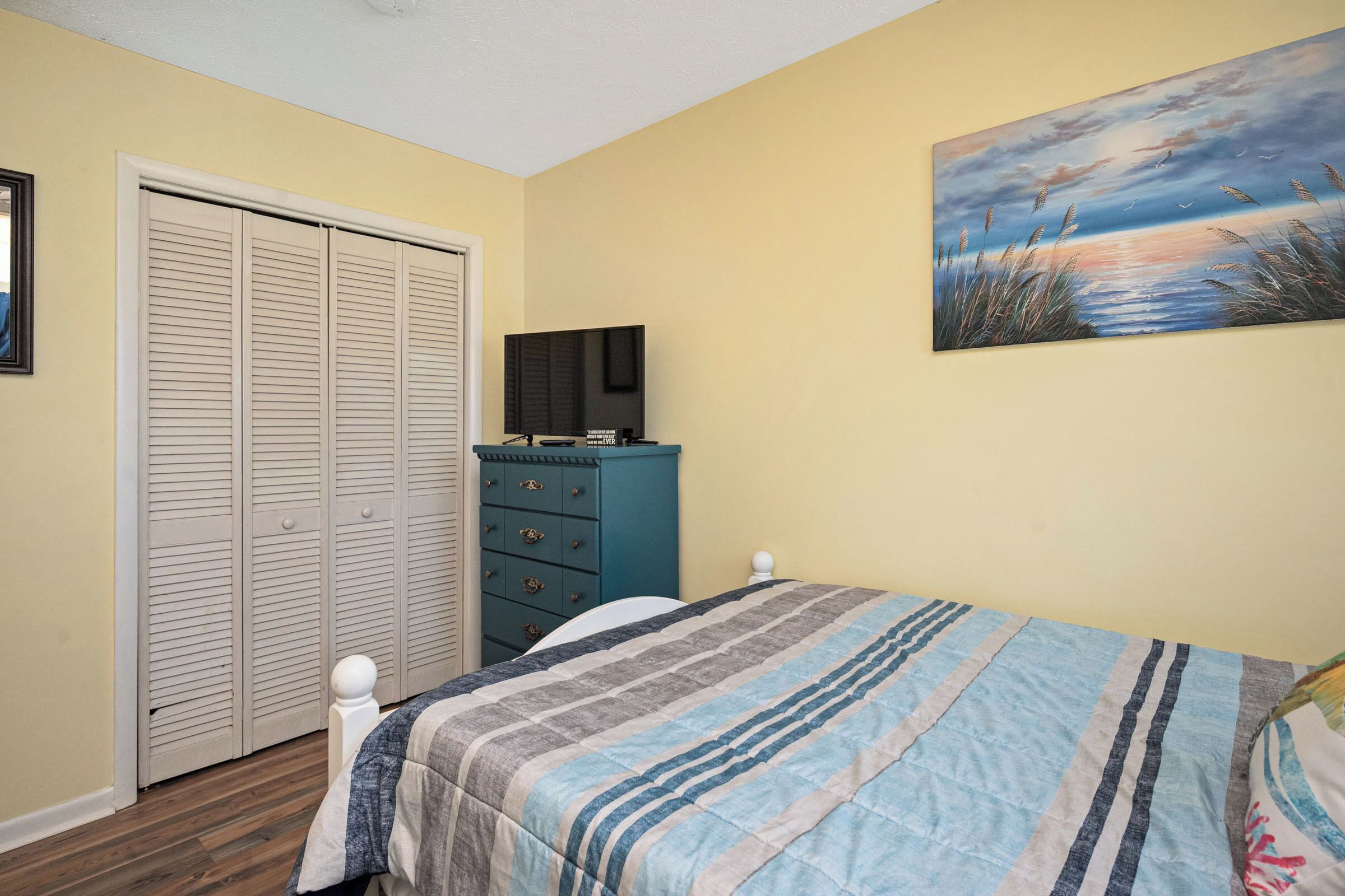 2 bedrooms, iron/ironing board, travel crib, internet