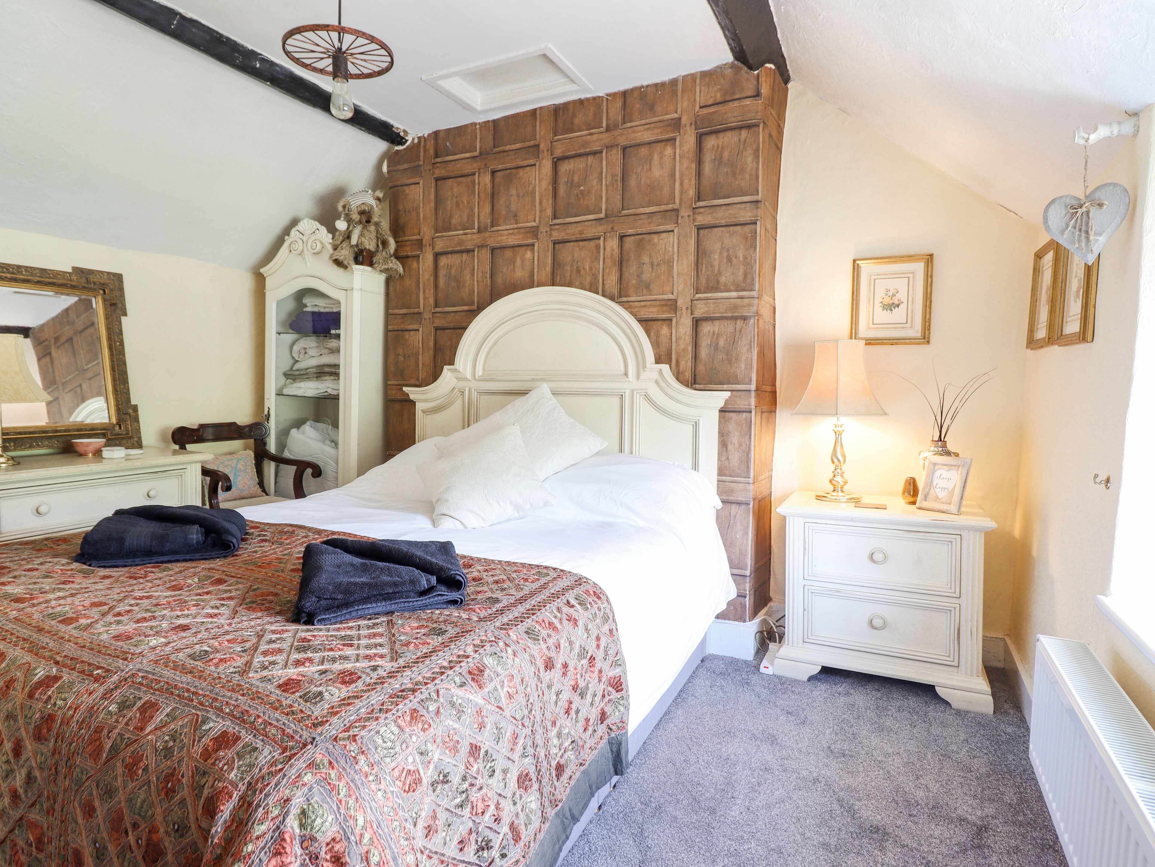 4 bedrooms, individually decorated, individually furnished, free WiFi