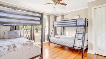 3 間睡房、書桌、熨斗/熨衫板、Wi-Fi