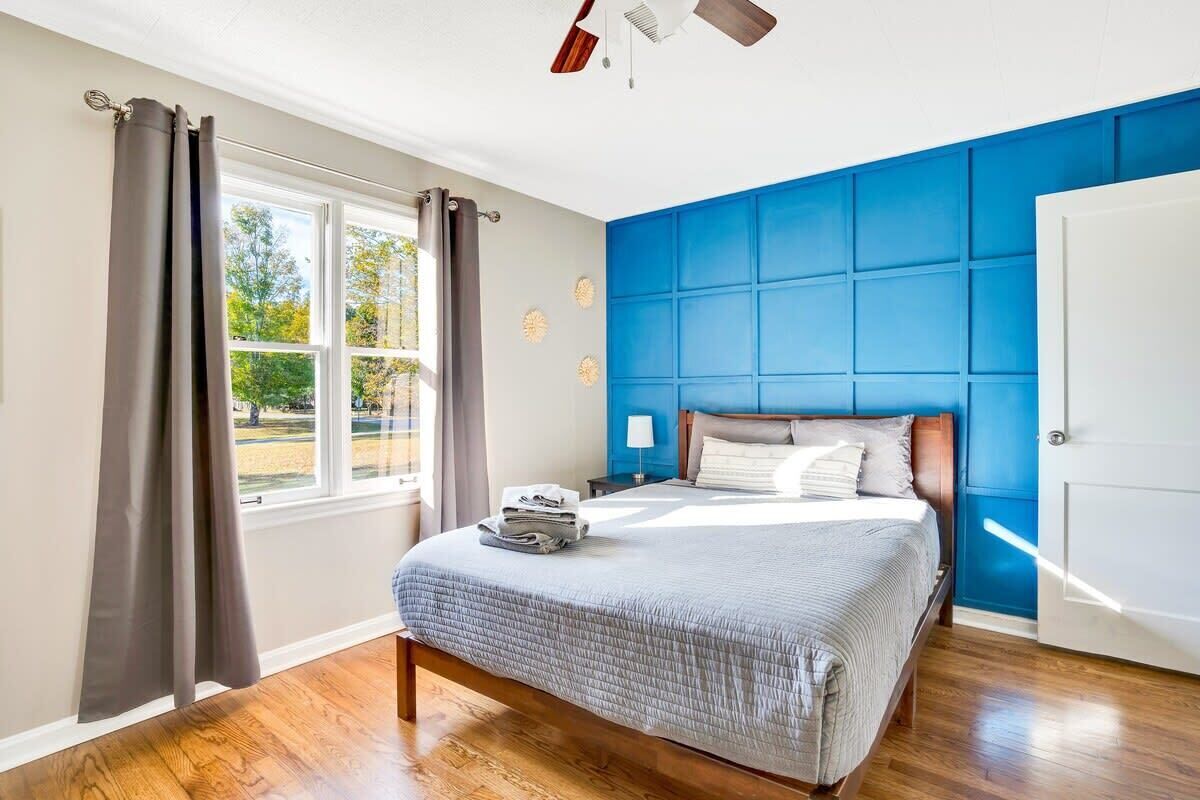 4 bedrooms, desk, iron/ironing board, WiFi