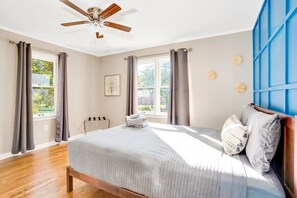 3 slaapkamers, een bureau, een strijkplank/strijkijzer, wifi