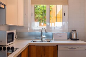 Oven, dishwasher, coffee/tea maker, toaster