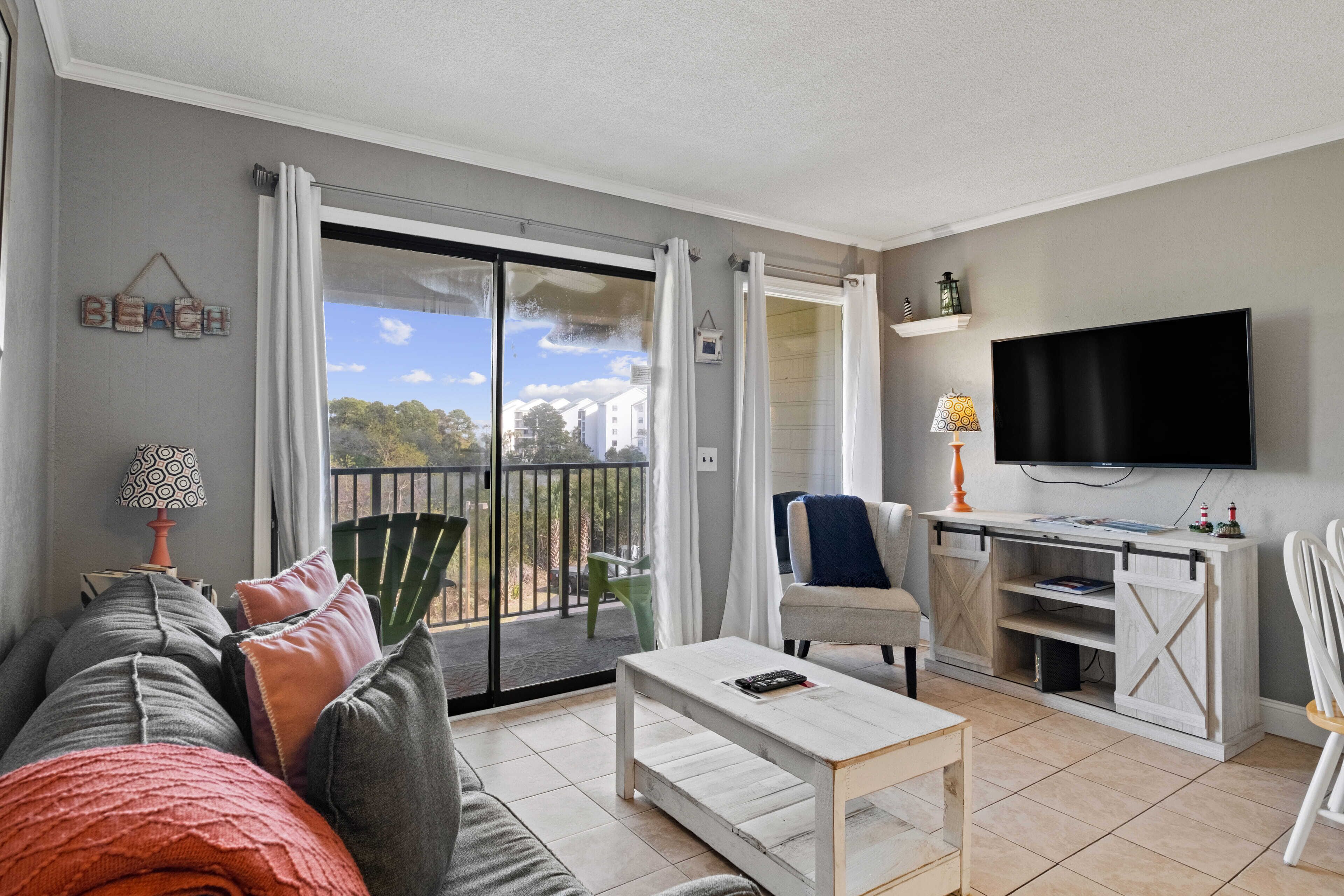 Beach Access & Full Amenity Resort - Sun, Sand, Pool - King Bed - C306 with View