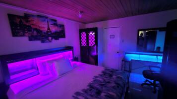 Standard Room With 1 Double Bed | Free WiFi, bed sheets