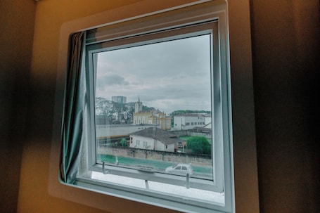 Roupas de cama antialƩrgicas, individualmente mobiliados, escrivaninha