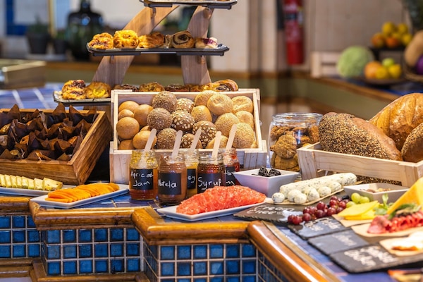 Daily buffet breakfast (NAD 220 per person)