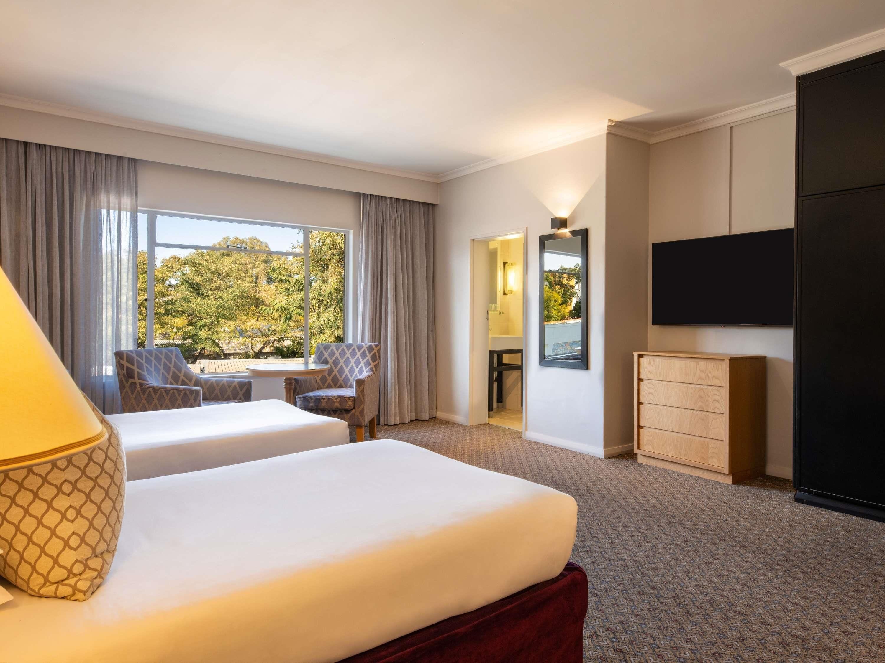 Coffres-forts dans les chambres, ameublement personnalisé, bureau