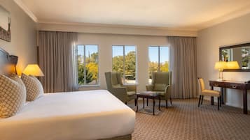 Privilege, Camera, 1 letto matrimoniale | Una cassaforte in camera, con arredamento individuale, una scrivania