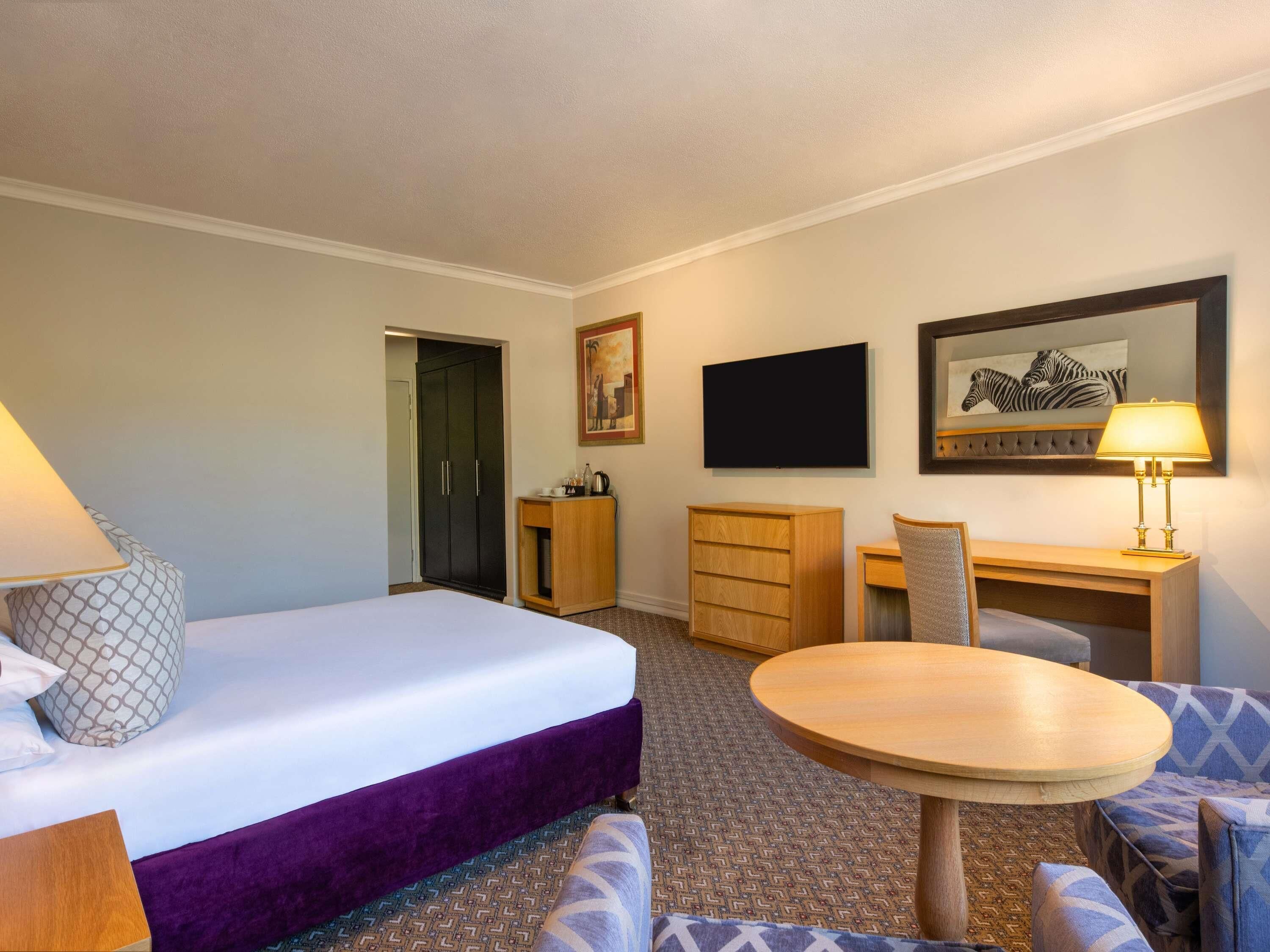 Superior Room, 1 King Bed | In-room safe, individually furnished, desk, laptop workspace