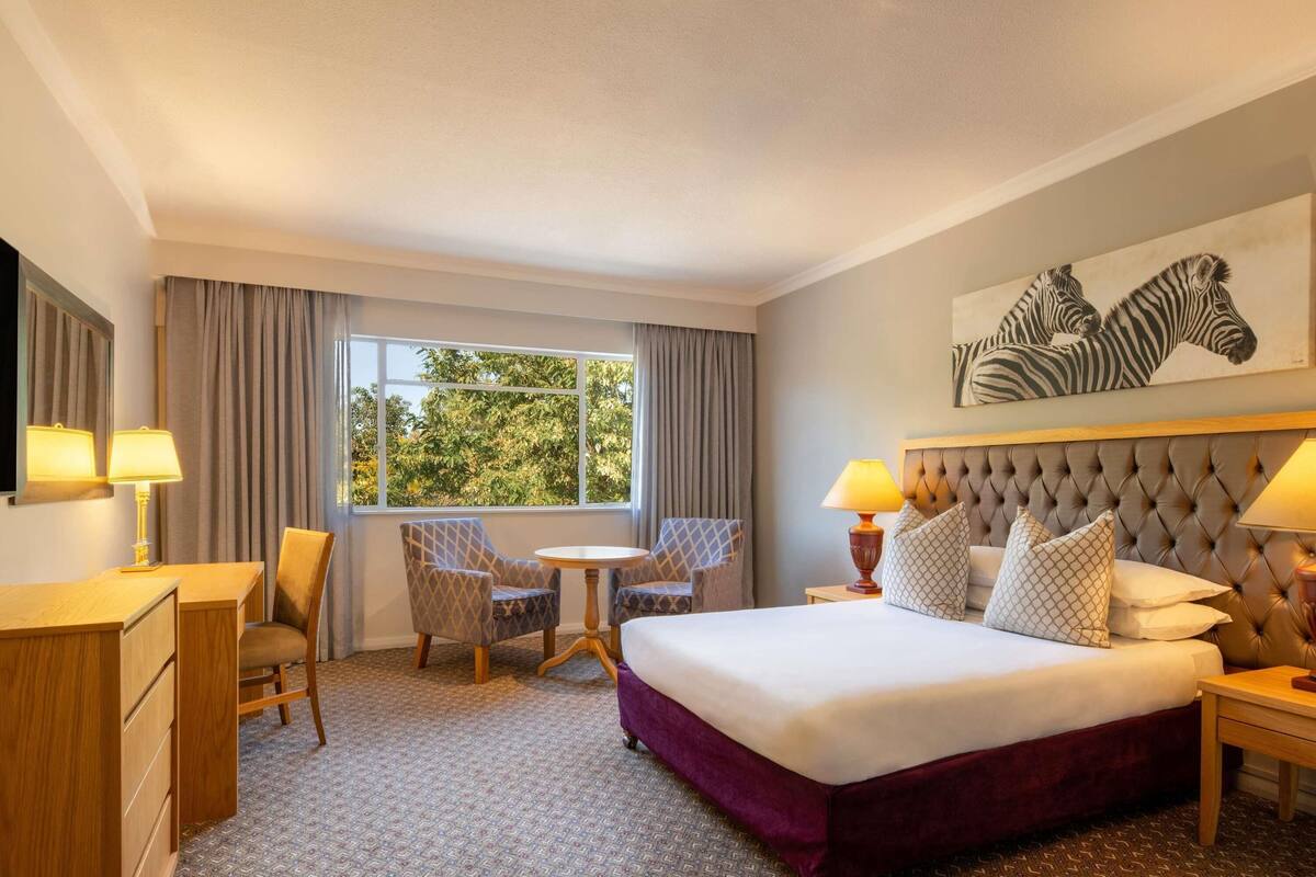 Superior Room, 1 King Bed | In-room safe, desk, laptop workspace, blackout drapes