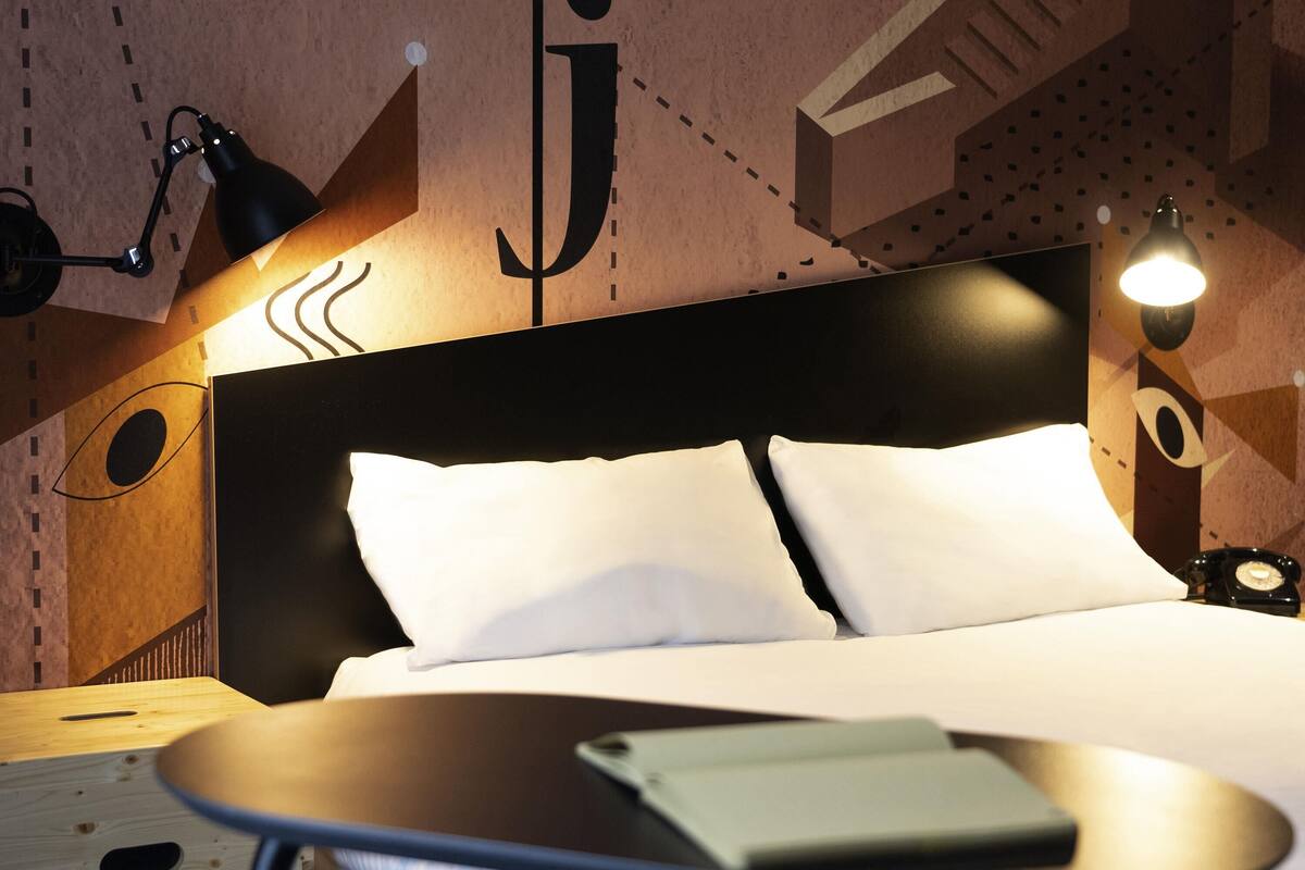 Rom – standard, 1 dobbeltseng | Sengetøy av topp kvalitet og senger med overmadrass