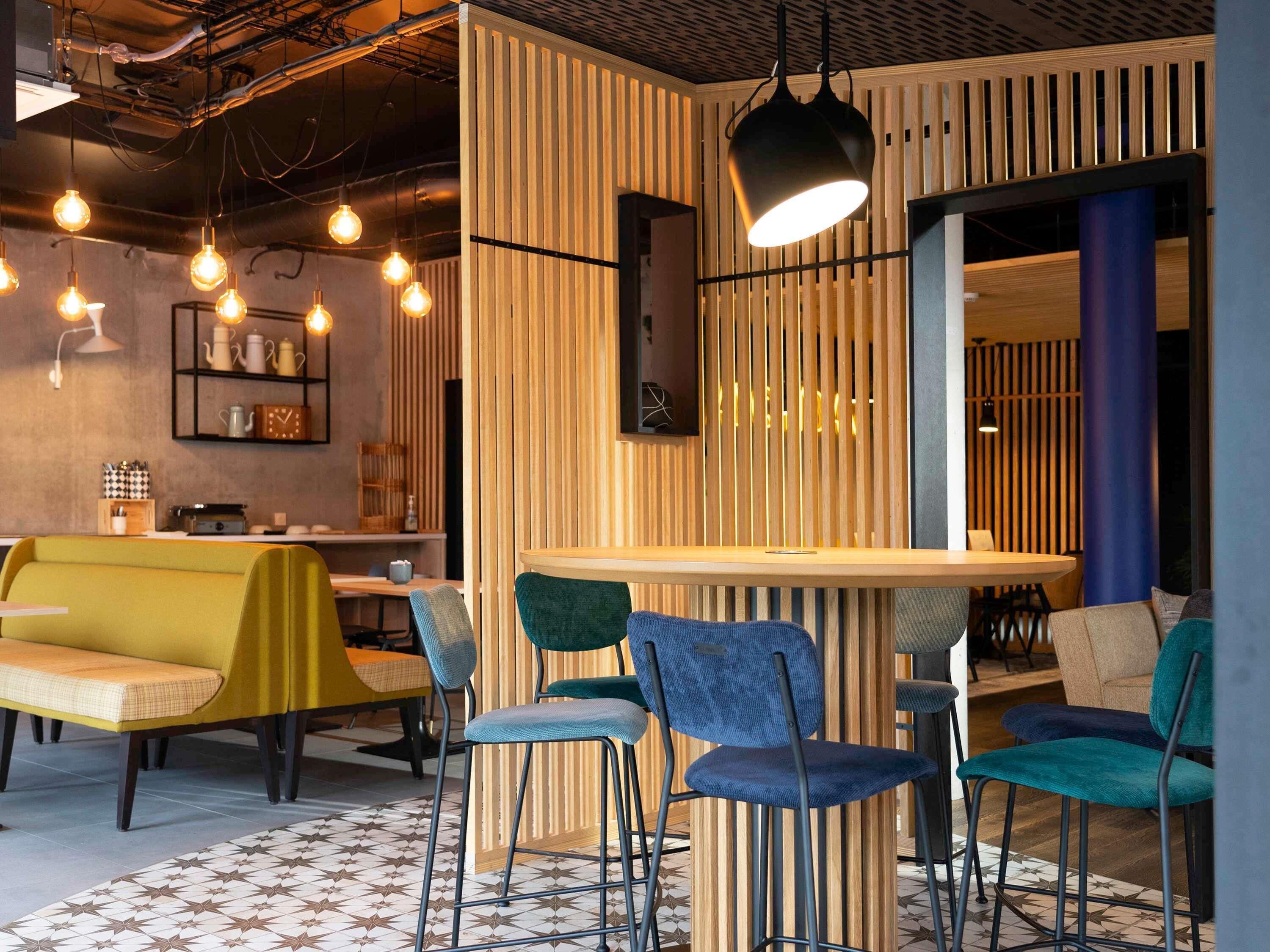 Café da manhã com buffet grátis todos os dias