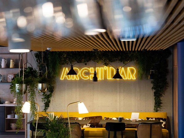 Bar (on property) - Ibis Styles Dreux Centre Gare (Dreux)