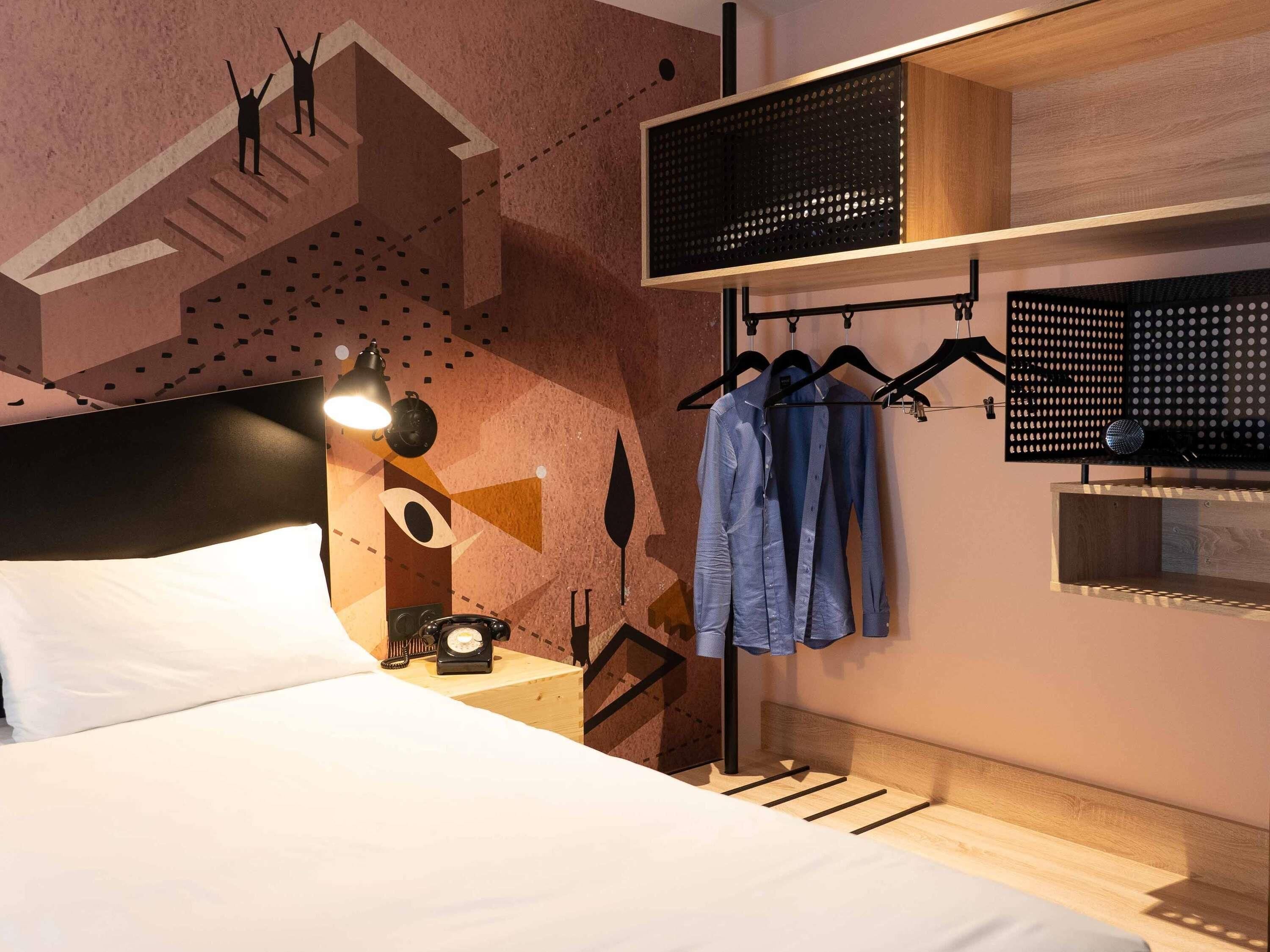Habitación estándar, 1 cama matrimonial | Ropa de cama de alta calidad y camas con pillow-top 