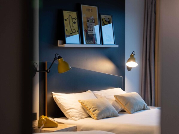 Peralatan tempat tidur premium, tilam berlapik, meja 