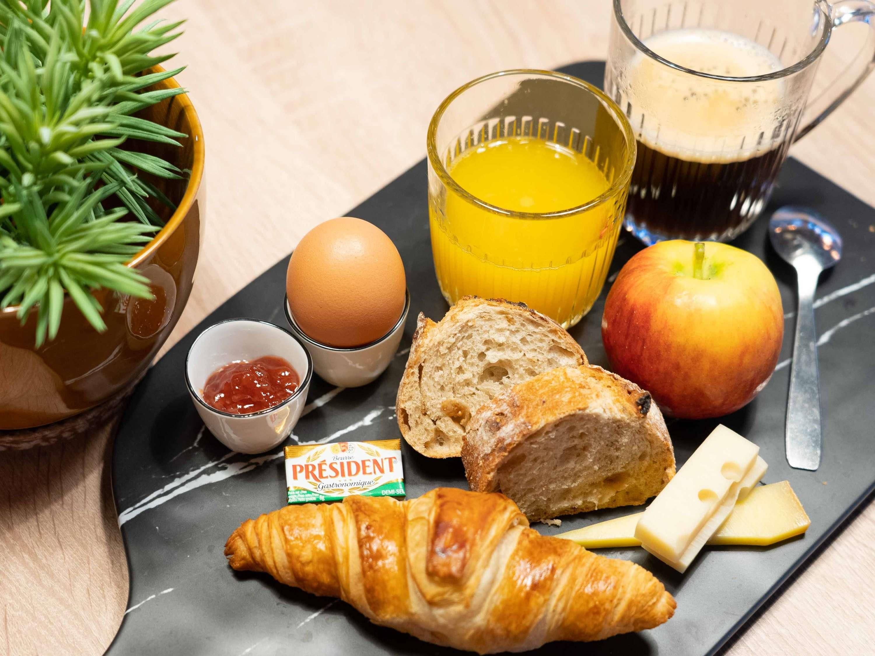Free daily buffet breakfast