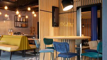 Café da manhã com buffet grátis todos os dias