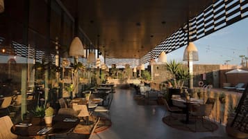 Frühstück, Mittagessen, internationale Küche, Blick auf den Pool