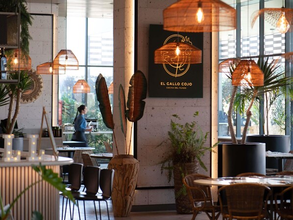 Breakfast, lunch, dinner served; international cuisine, pool views 