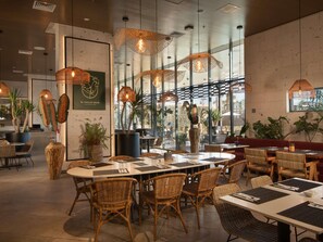 Breakfast, lunch and dinner served  - Novotel Arica (Arica)